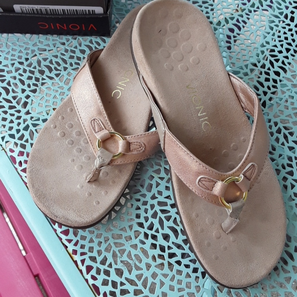 Vionic rose gold Elena thong sandal size 7 M